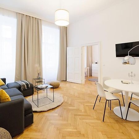 Franz 21 - Typical Viennese Apartment In The Heart Of เวียนนา ภายนอก รูปภาพ