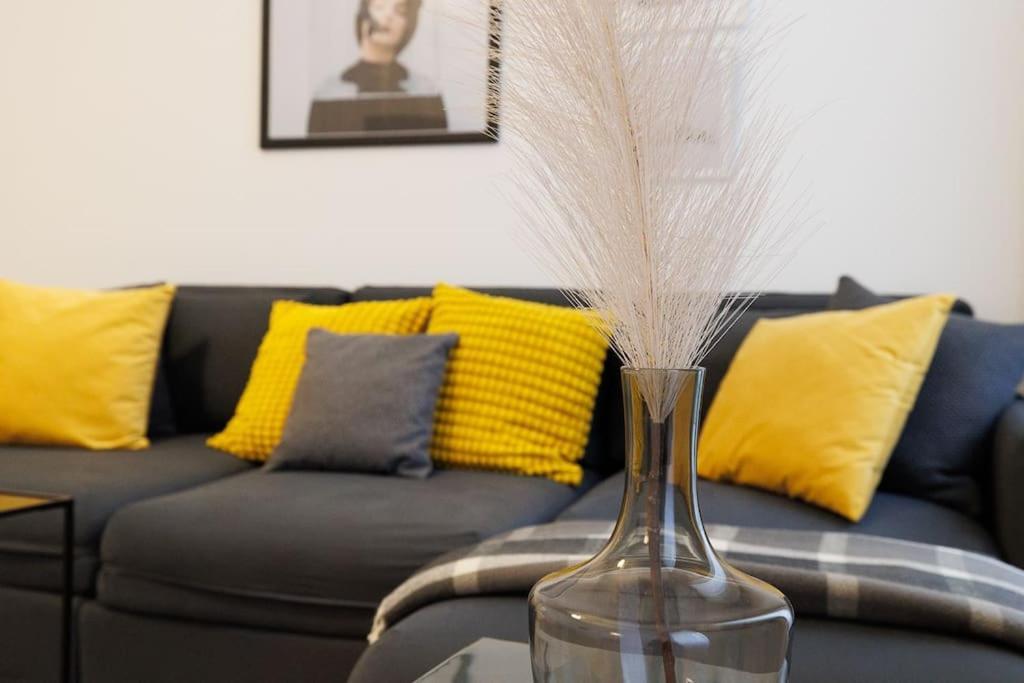 Franz 21 - Typical Viennese Apartment In The Heart Of เวียนนา ภายนอก รูปภาพ