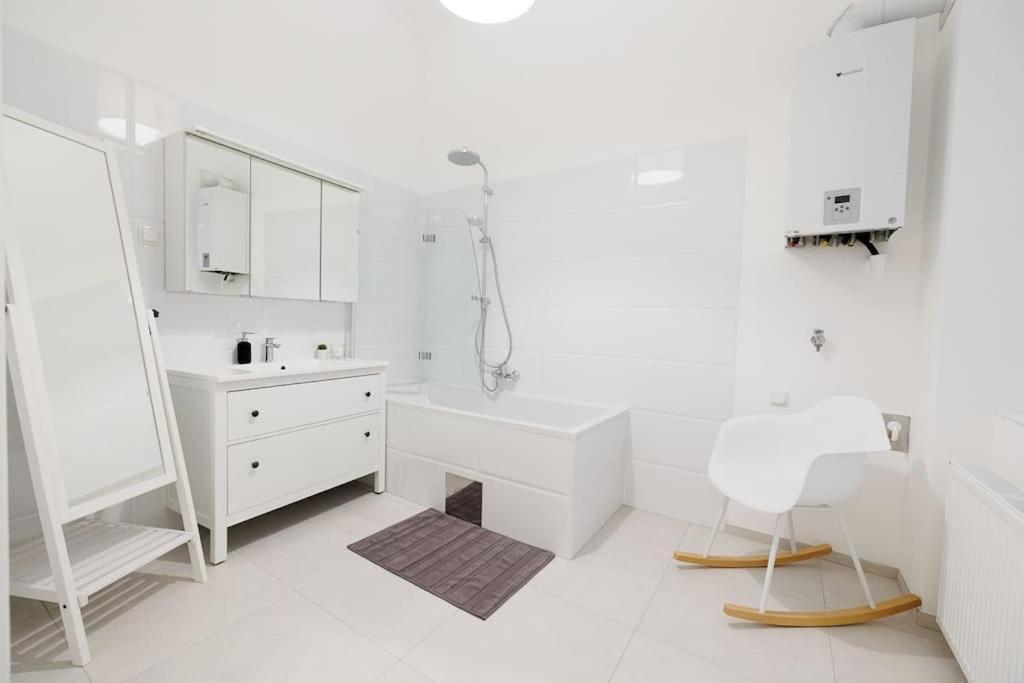 Franz 21 - Typical Viennese Apartment In The Heart Of เวียนนา ภายนอก รูปภาพ